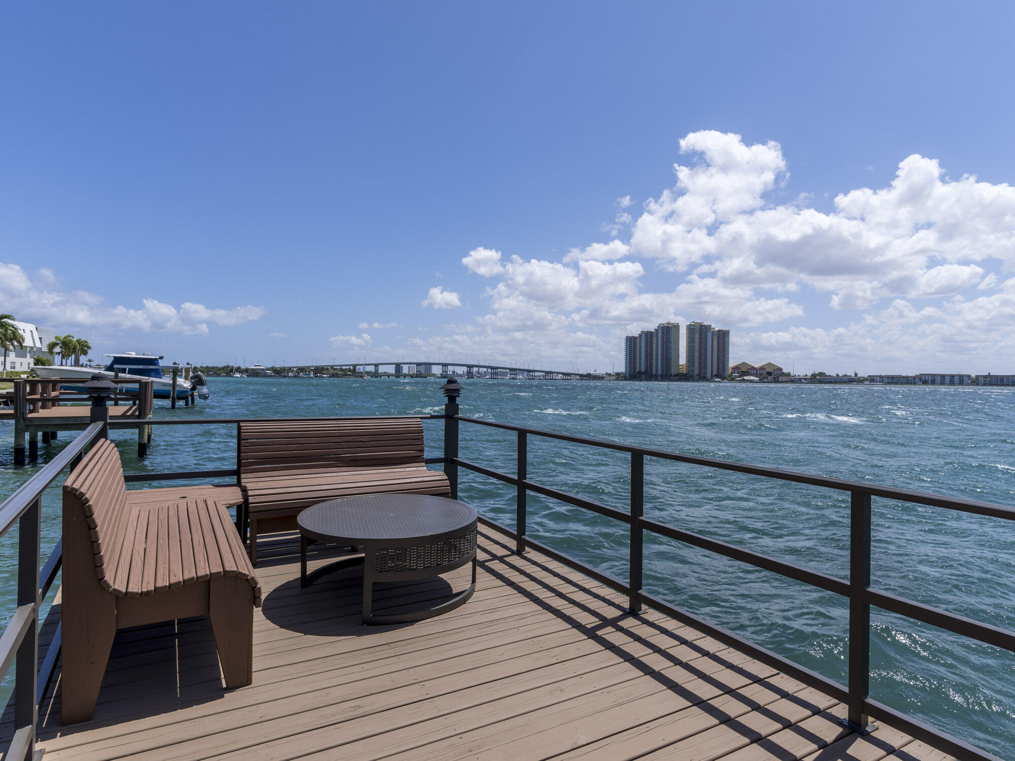 Yacht Harbor Manor - Residential