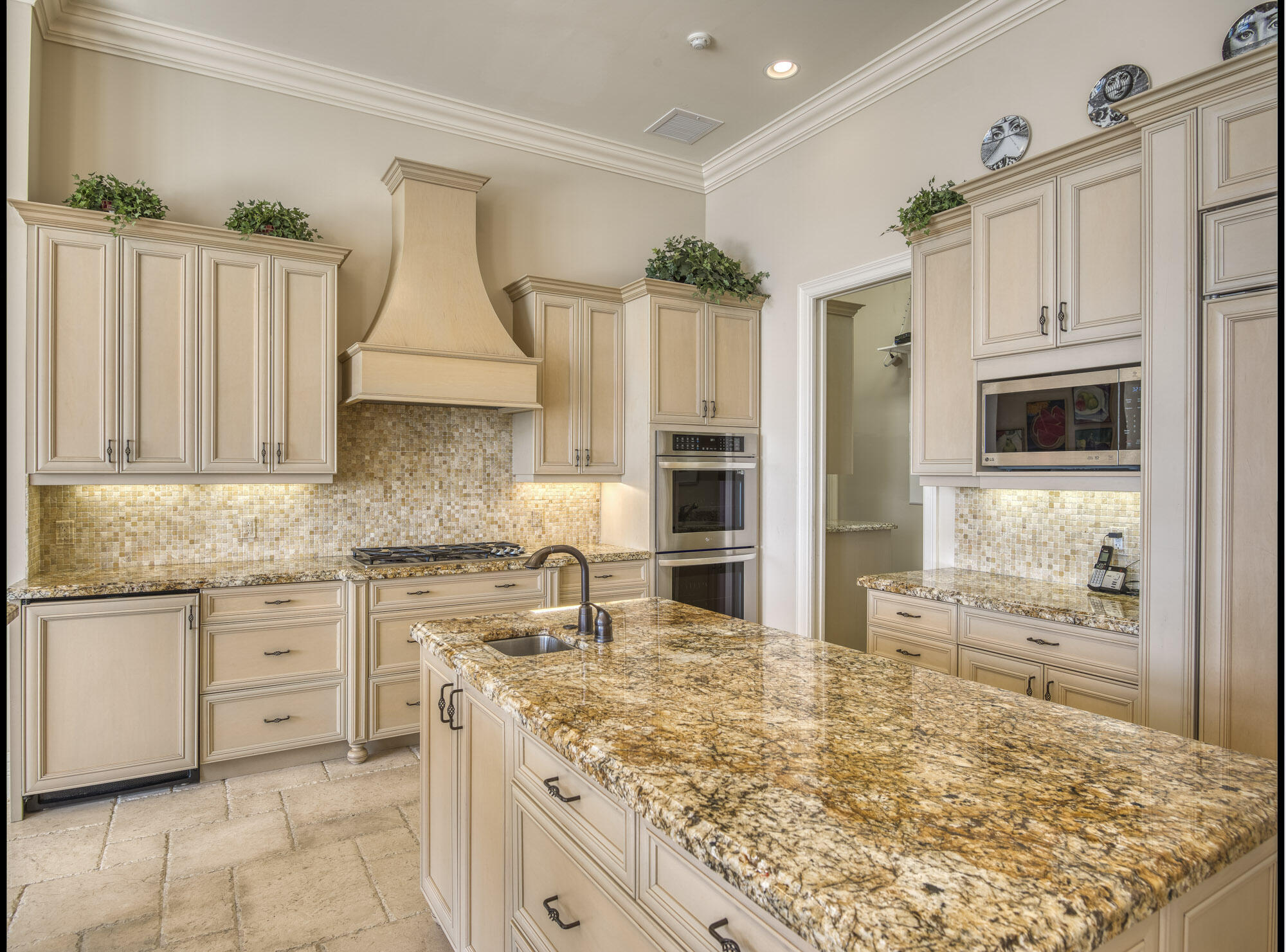 Yacht Harbor Manor - Residential