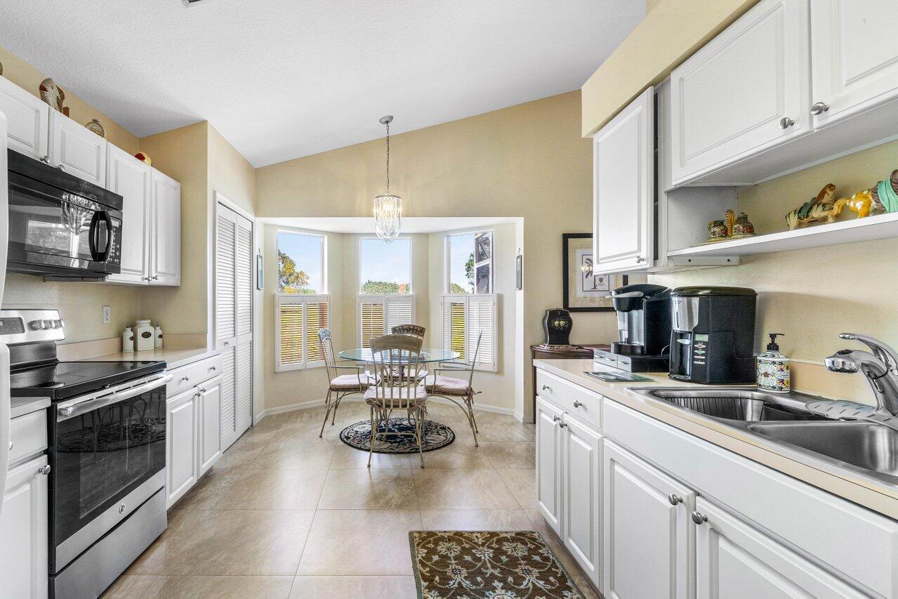 FAIRWAY COVE OF WELLINGTON - Residential Lease