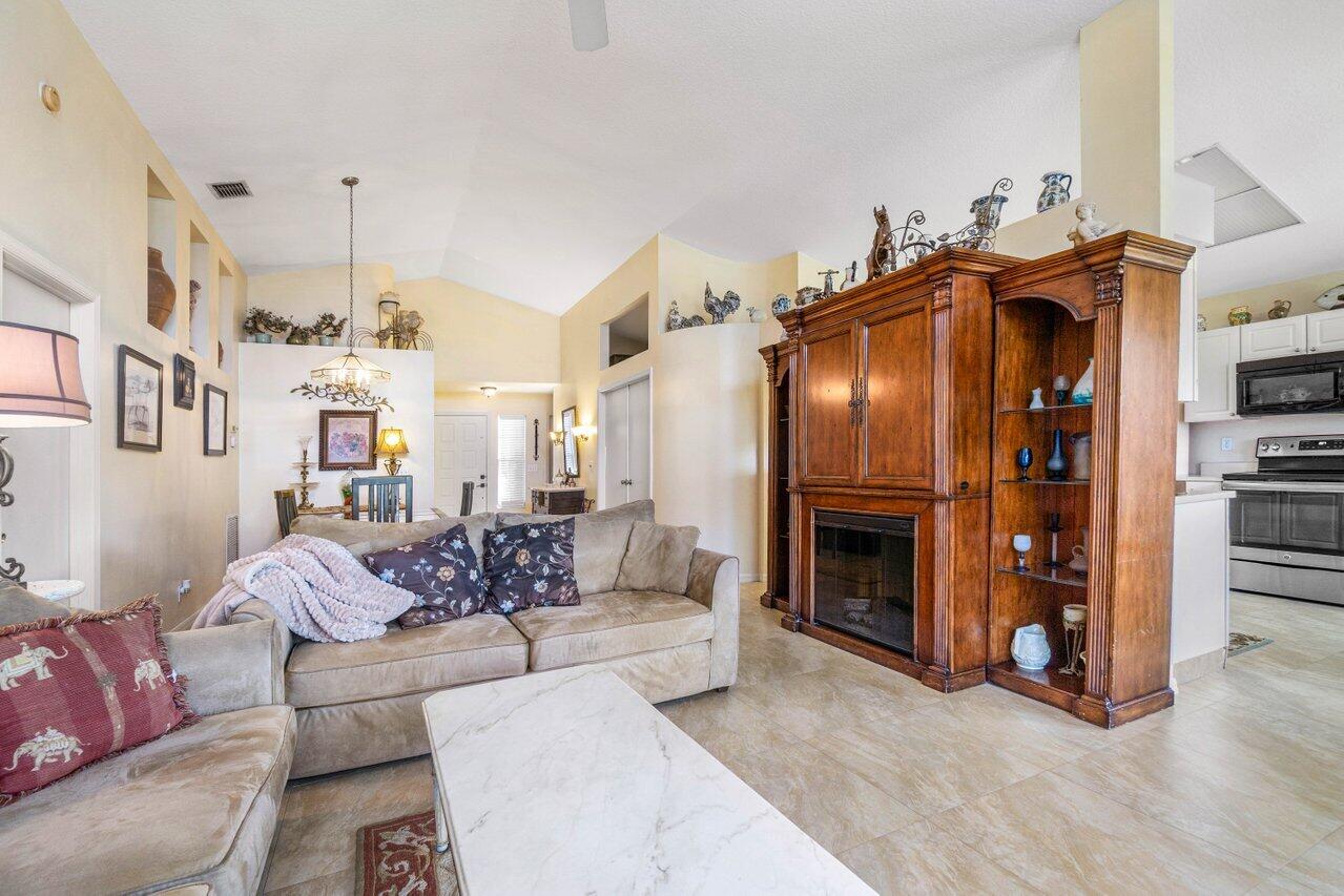 FAIRWAY COVE OF WELLINGTON - Residential Lease