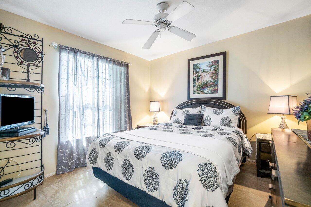 FAIRWAY COVE OF WELLINGTON - Residential Lease