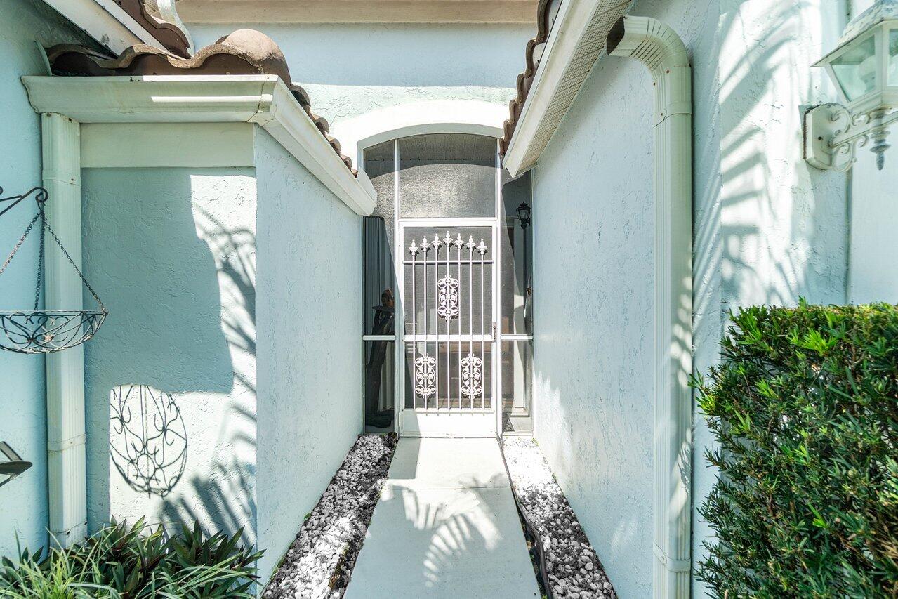 FAIRWAY COVE OF WELLINGTON - Residential Lease