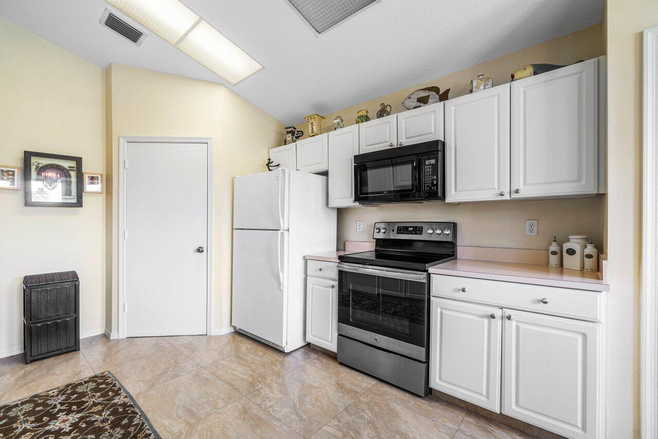 FAIRWAY COVE OF WELLINGTON - Residential Lease