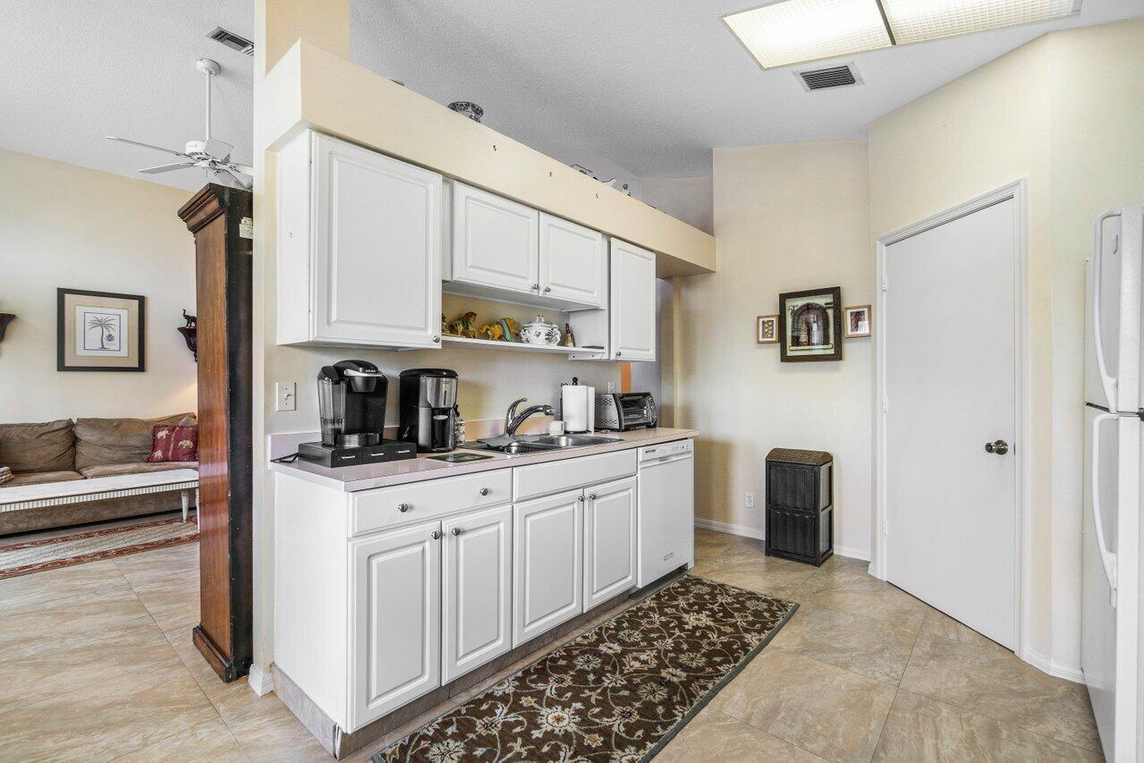 FAIRWAY COVE OF WELLINGTON - Residential Lease