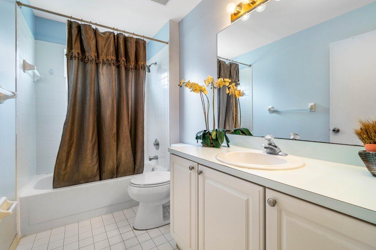 FAIRWAY COVE OF WELLINGTON - Residential Lease