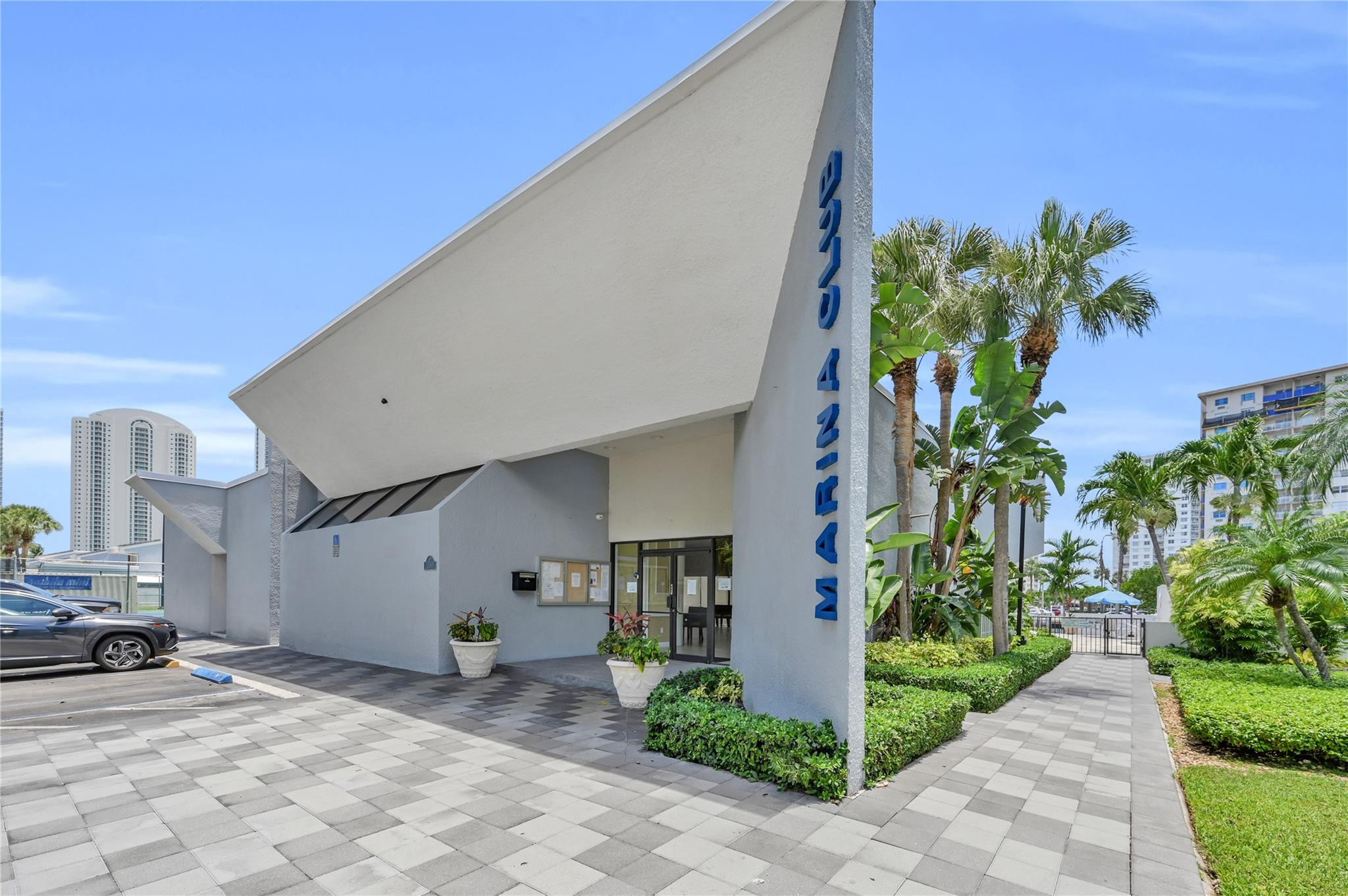 POINCIANA IS YT & RCQ CLUB CONDO - Residential