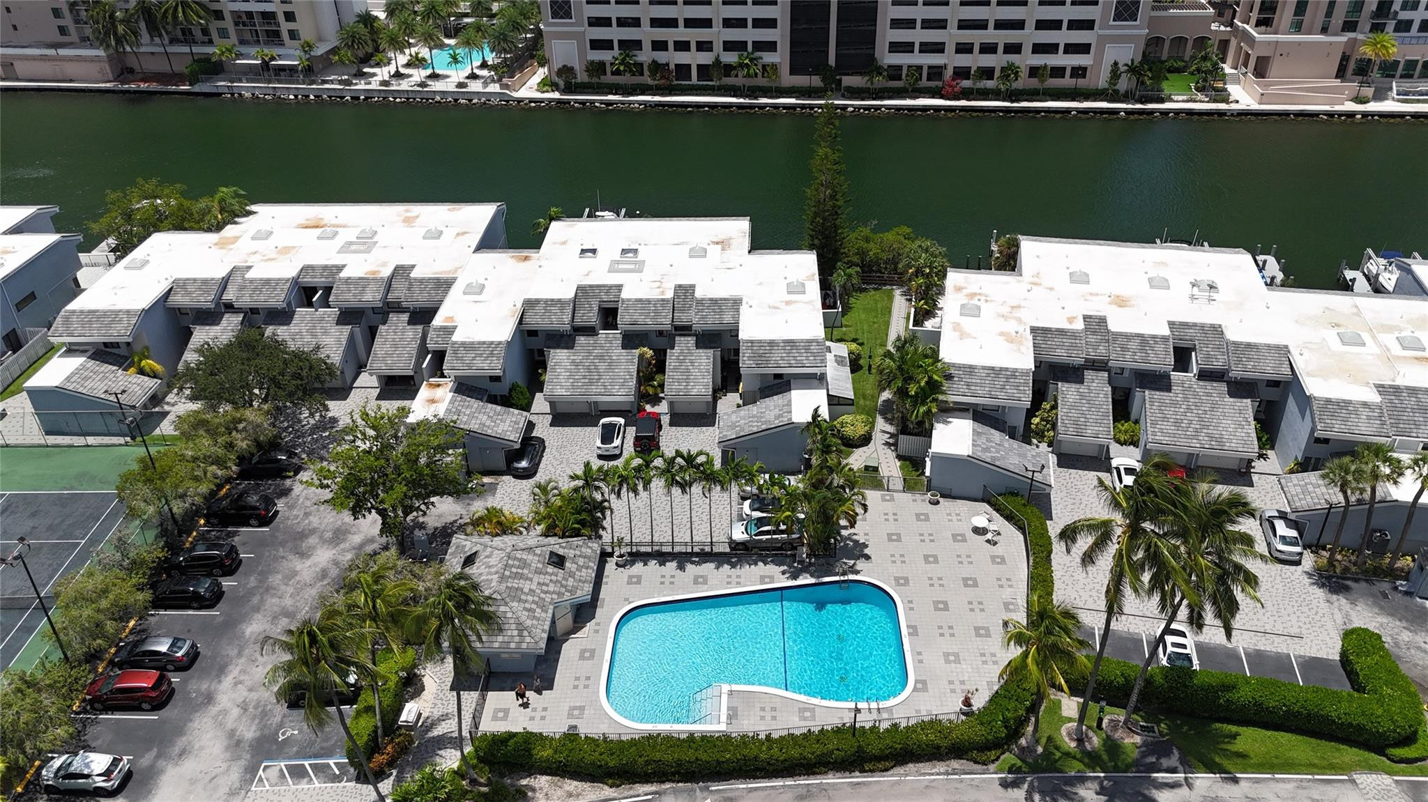 POINCIANA IS YT & RCQ CLUB CONDO - Residential