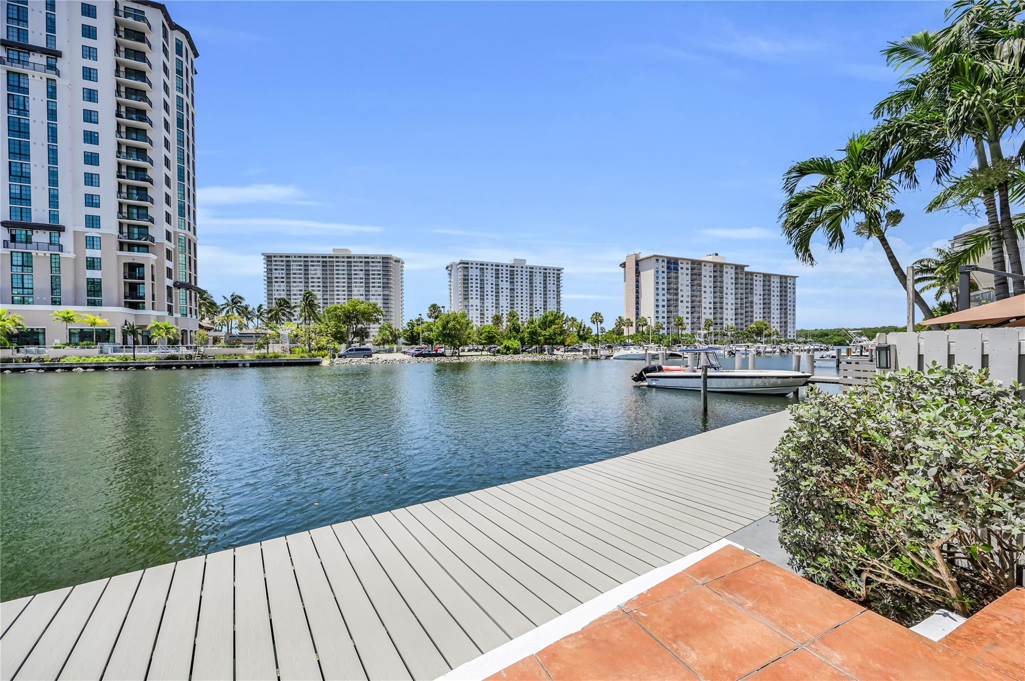 POINCIANA IS YT & RCQ CLUB CONDO - Residential