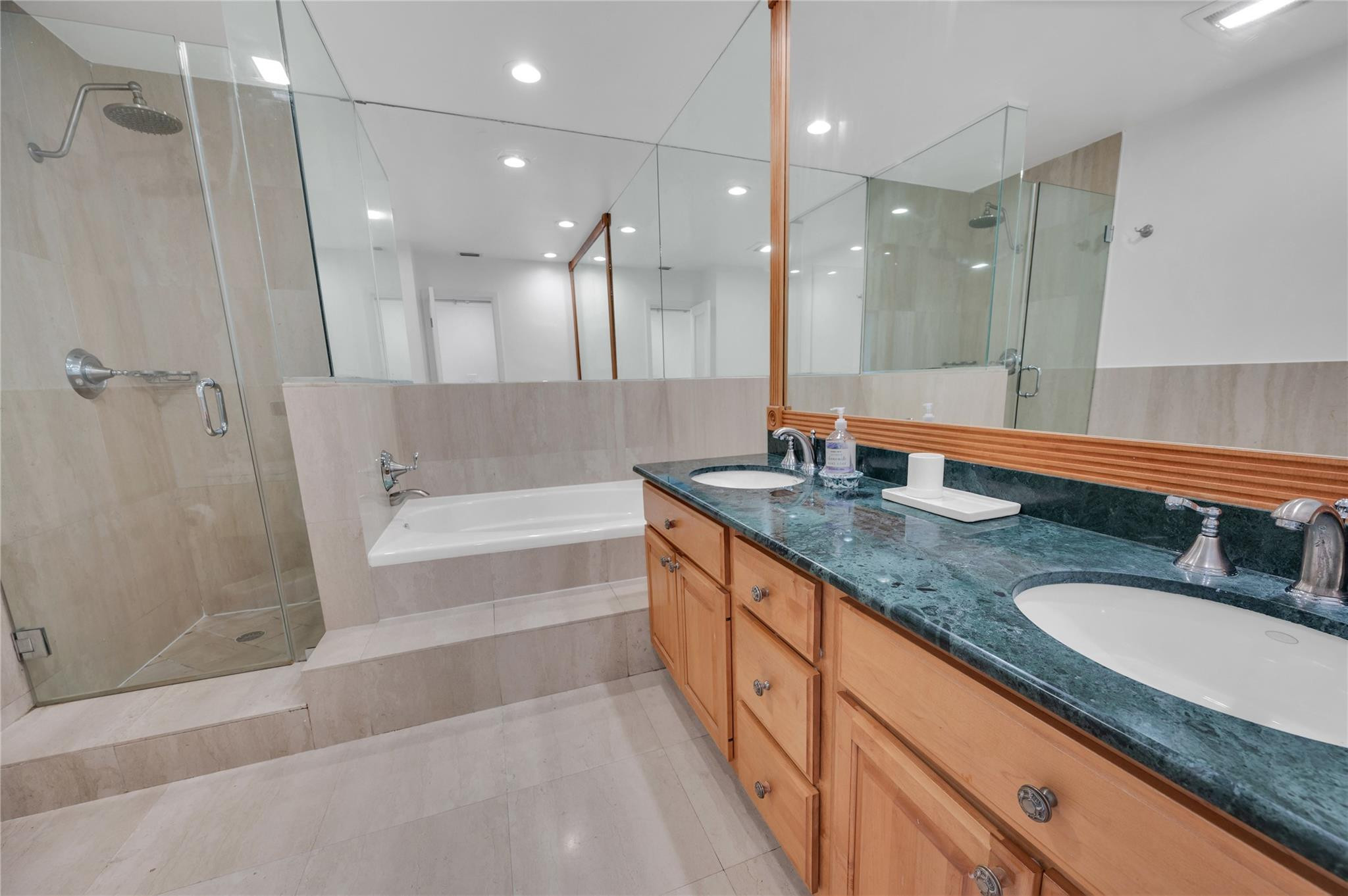 POINCIANA IS YT & RCQ CLUB CONDO - Residential