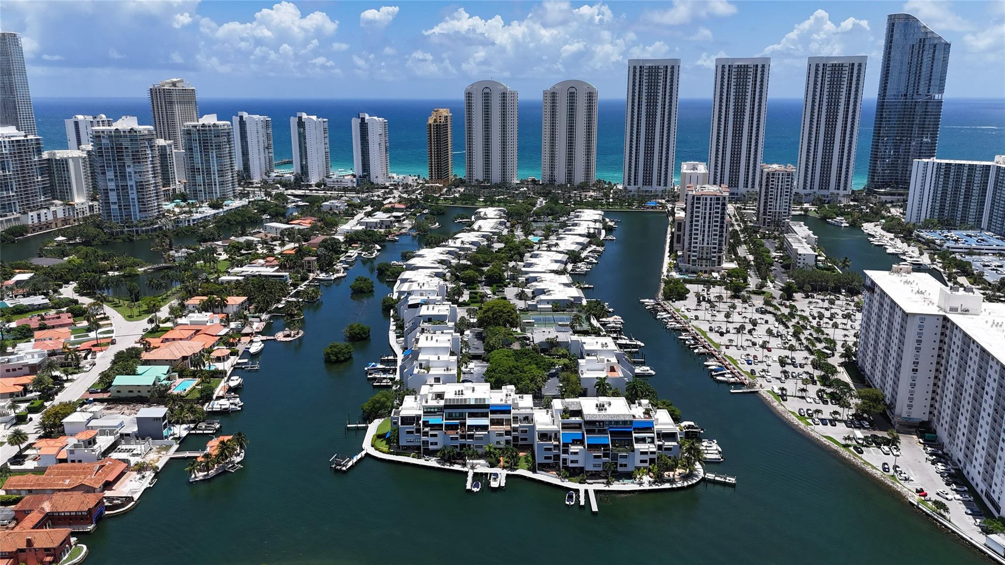 POINCIANA IS YT & RCQ CLUB CONDO - Residential