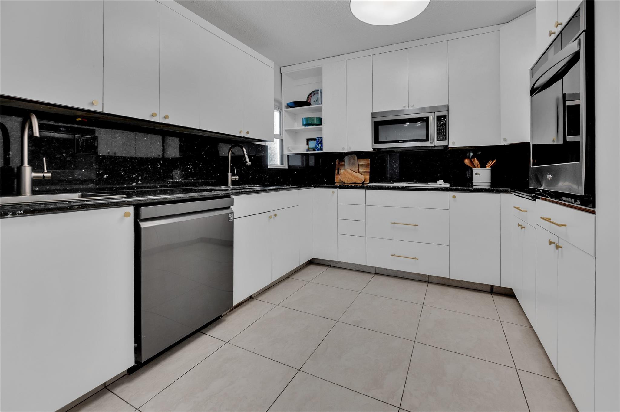 314 Poinciana Drive 806