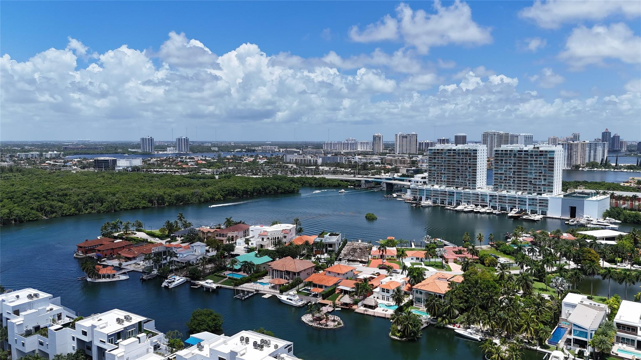 POINCIANA IS YT & RCQ CLUB CONDO - Residential