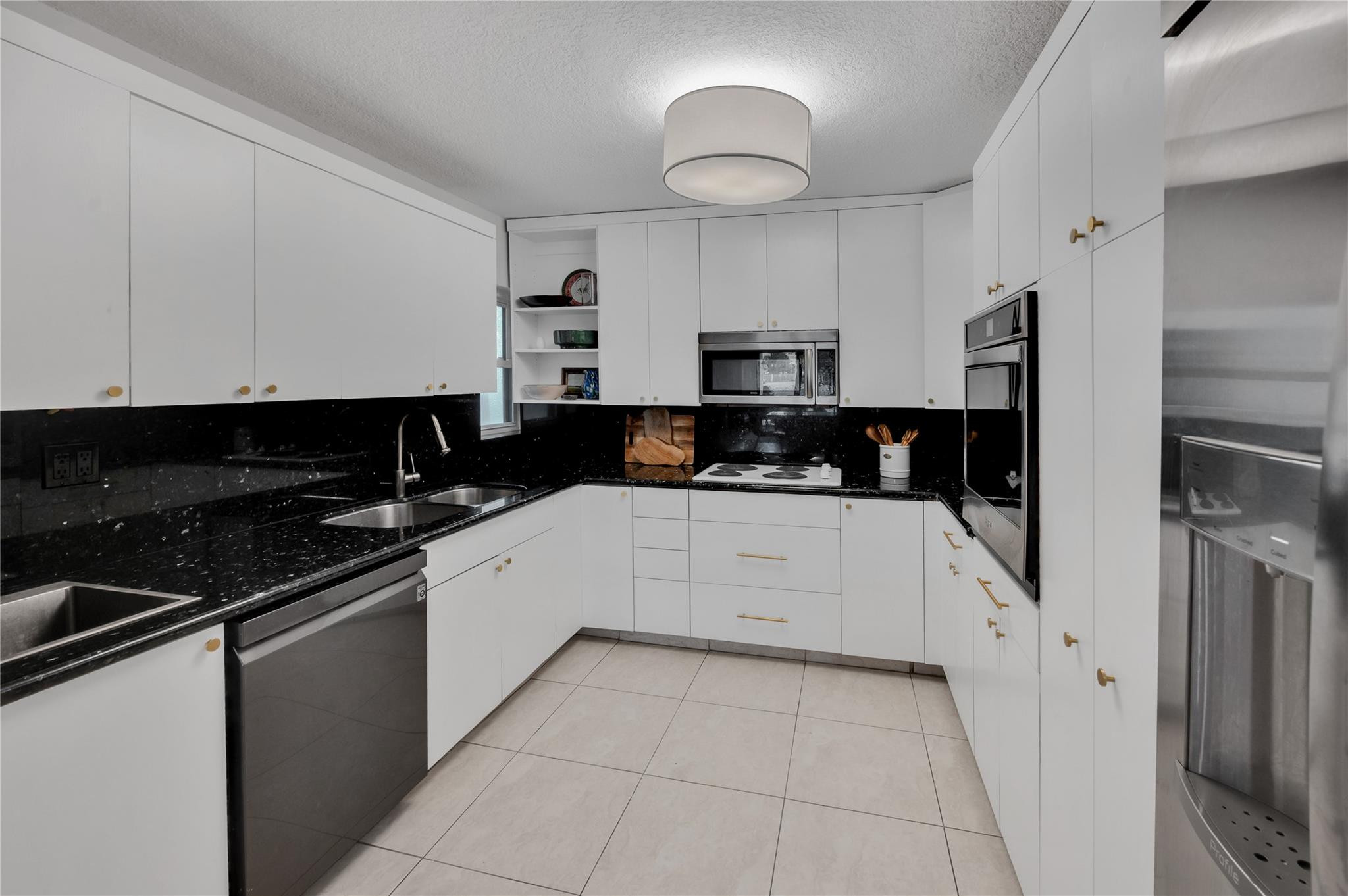 314 Poinciana Drive 806