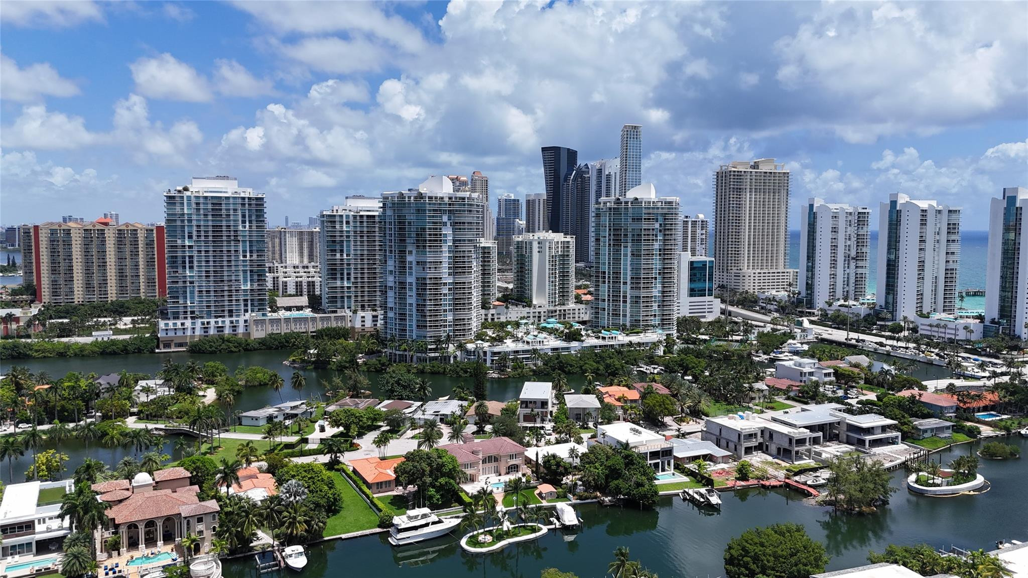 POINCIANA IS YT & RCQ CLUB CONDO - Residential