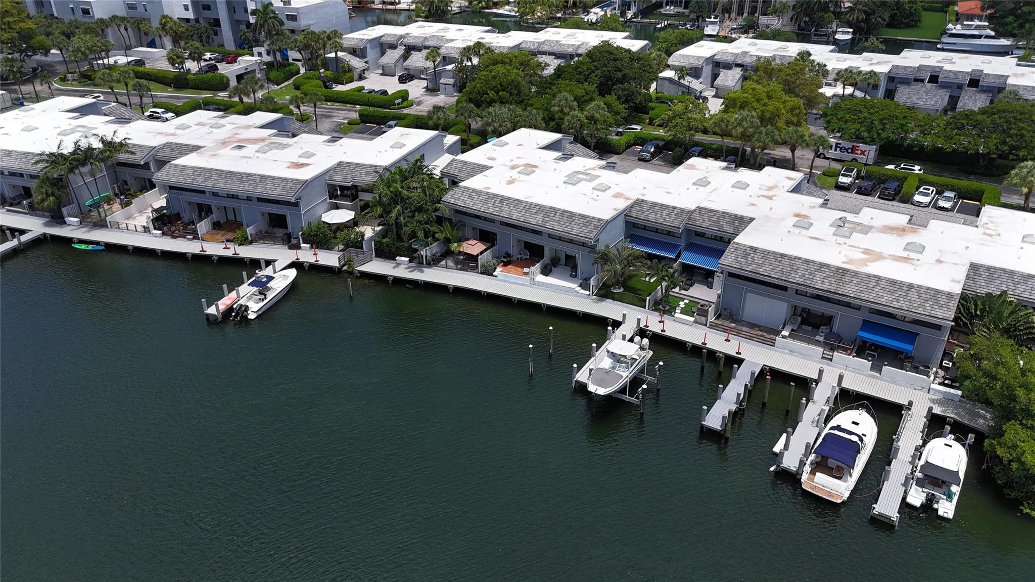 POINCIANA IS YT & RCQ CLUB CONDO - Residential