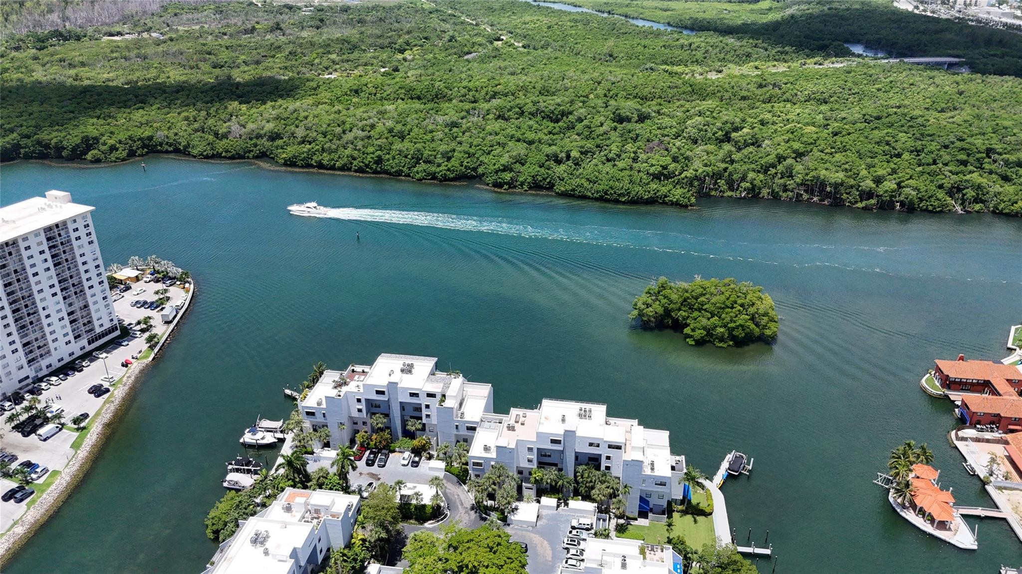 POINCIANA IS YT & RCQ CLUB CONDO - Residential