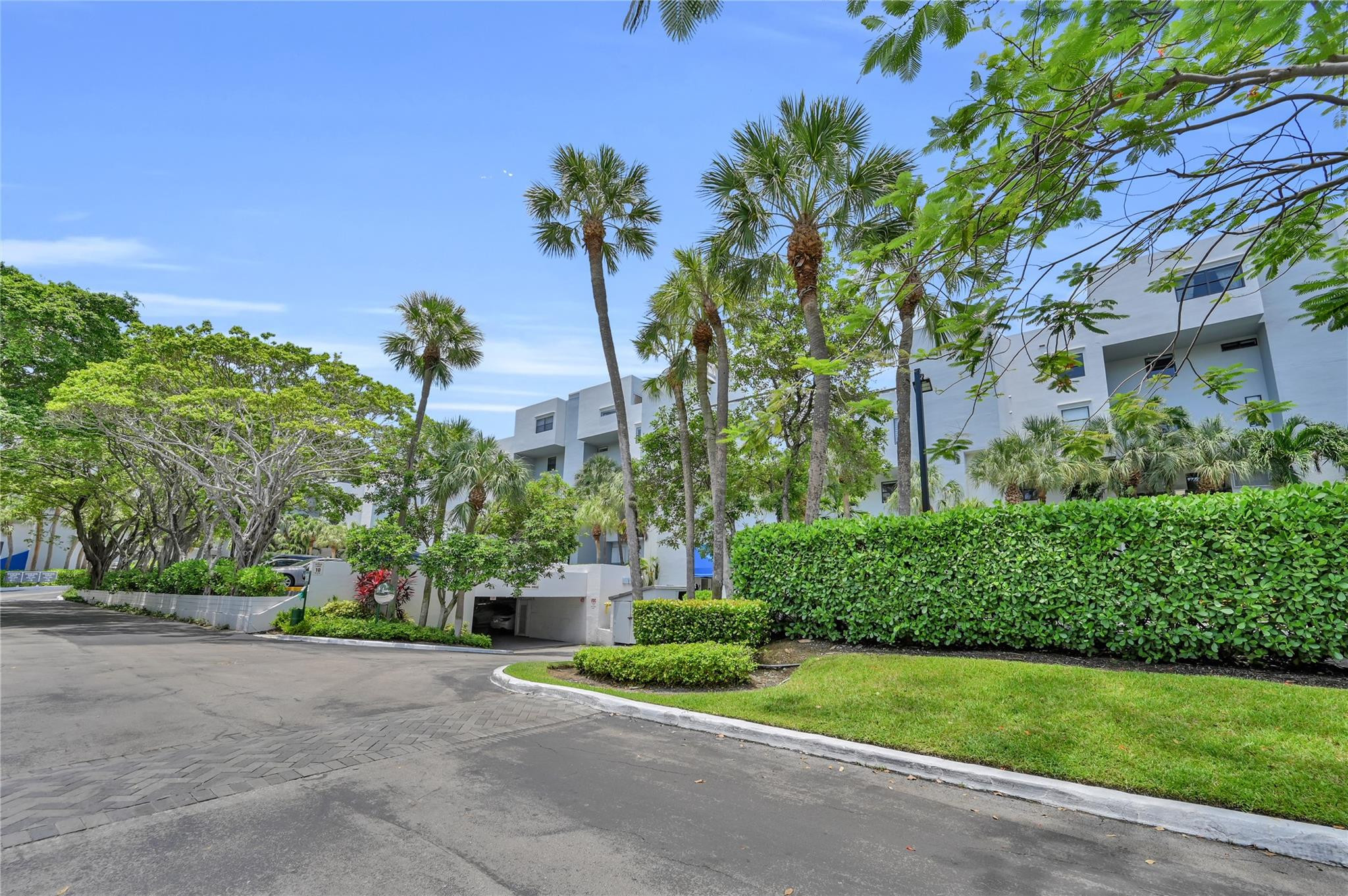 POINCIANA IS YT & RCQ CLUB CONDO - Residential