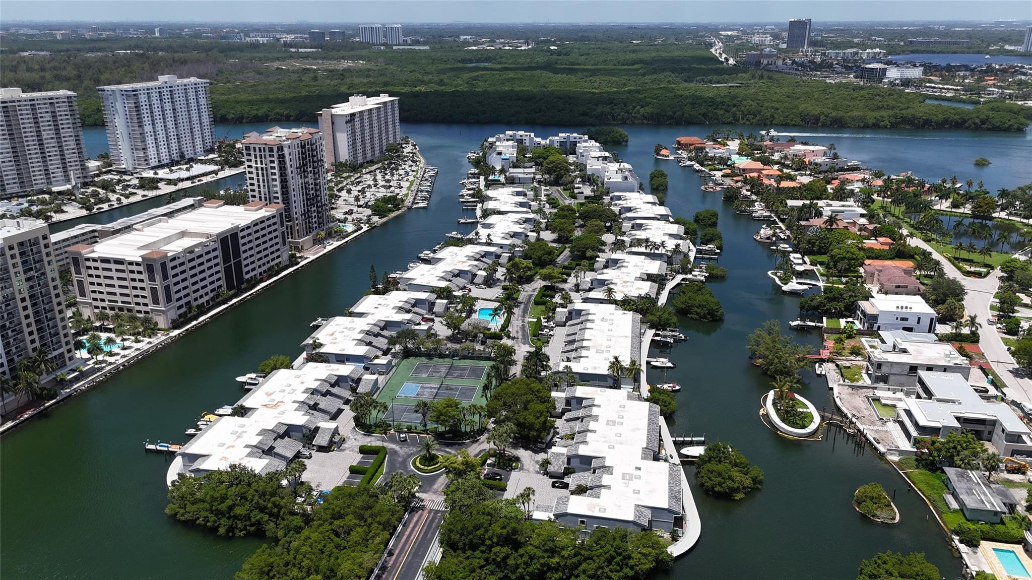 POINCIANA IS YT & RCQ CLUB CONDO - Residential