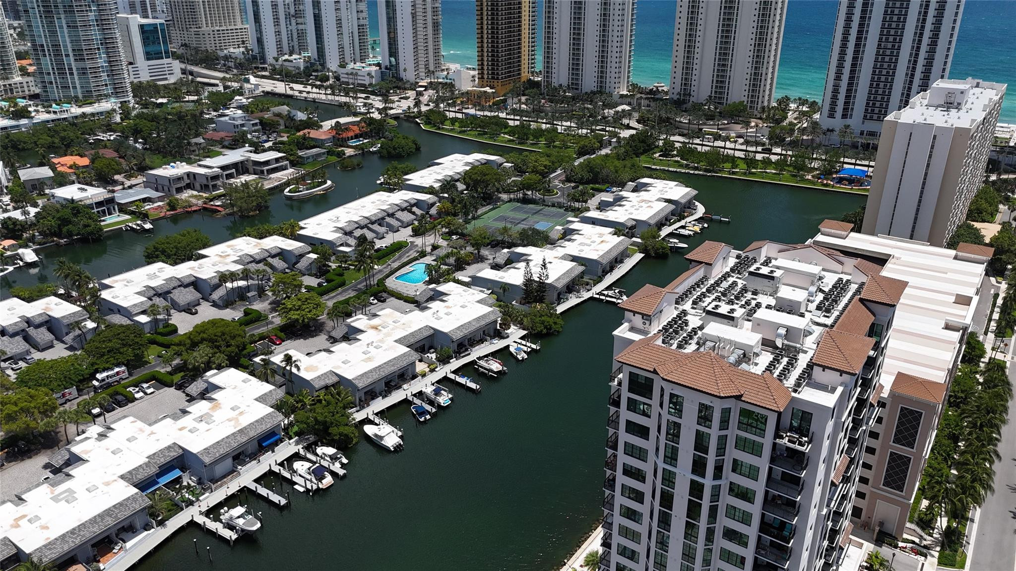 POINCIANA IS YT & RCQ CLUB CONDO - Residential