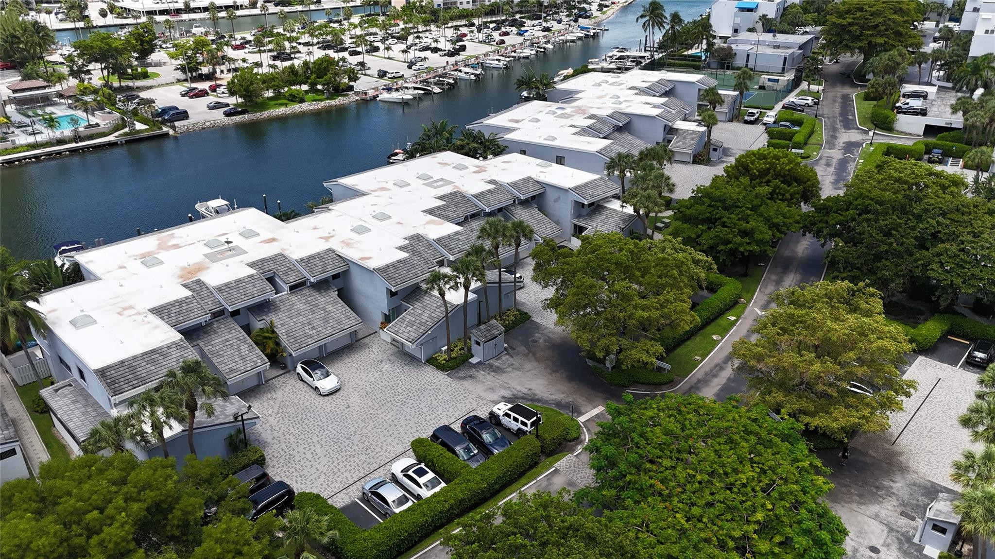 POINCIANA IS YT & RCQ CLUB CONDO - Residential