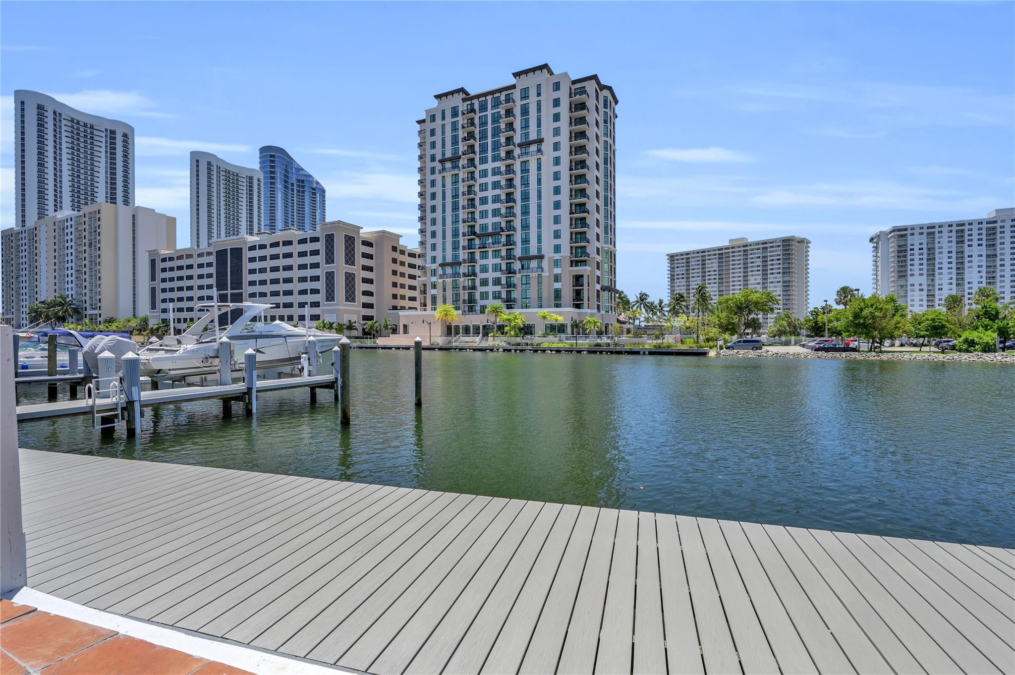 POINCIANA IS YT & RCQ CLUB CONDO - Residential