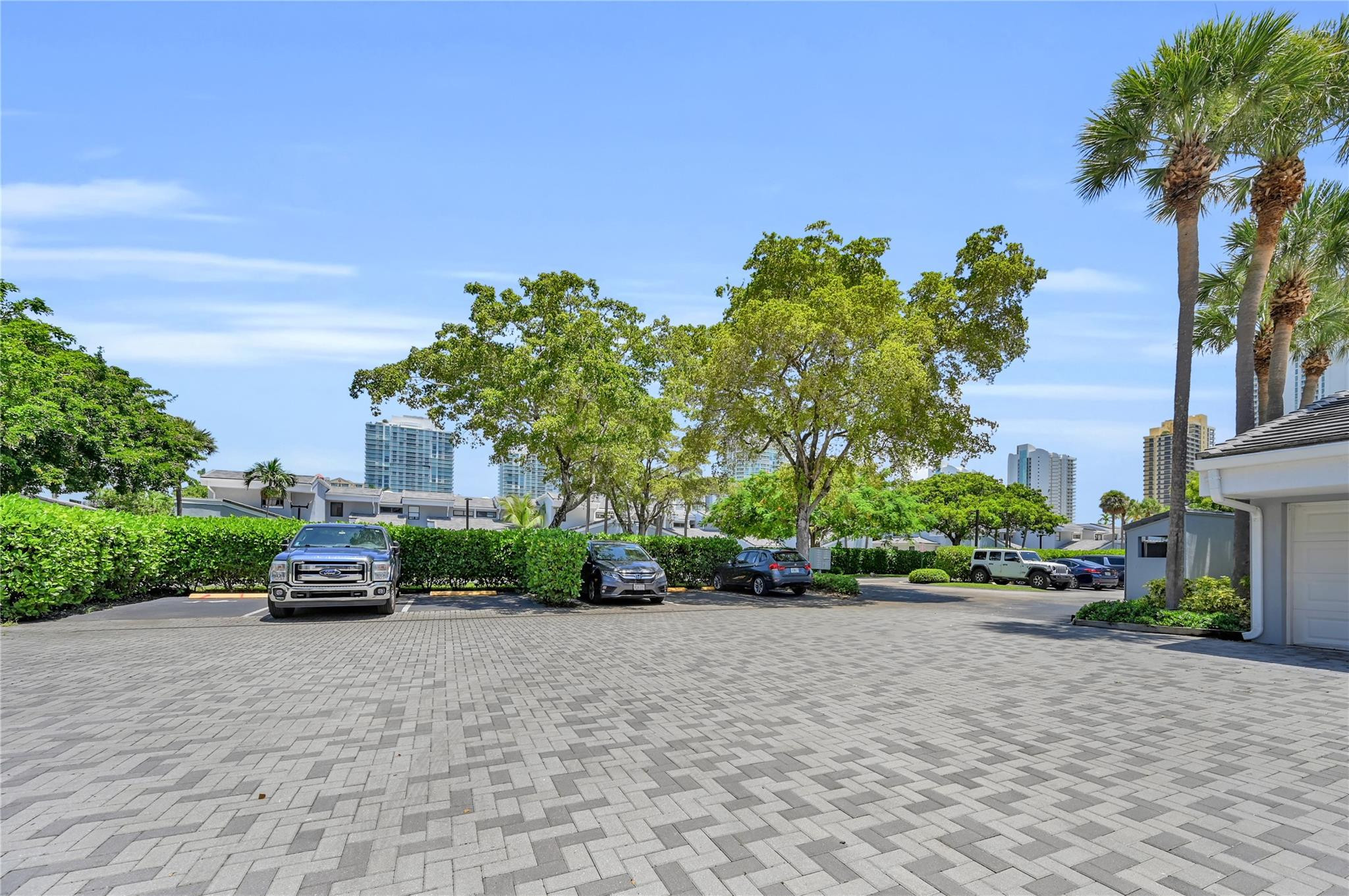 POINCIANA IS YT & RCQ CLUB CONDO - Residential
