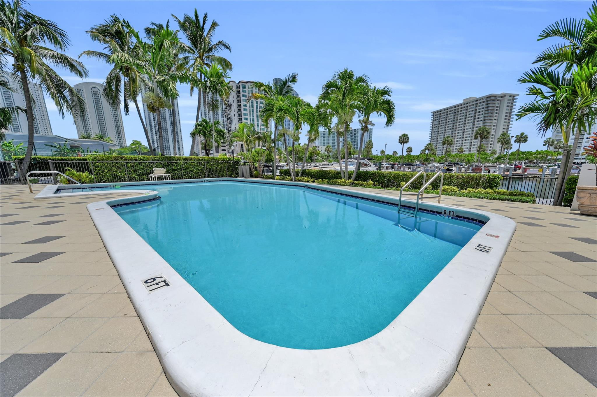 POINCIANA IS YT & RCQ CLUB CONDO - Residential