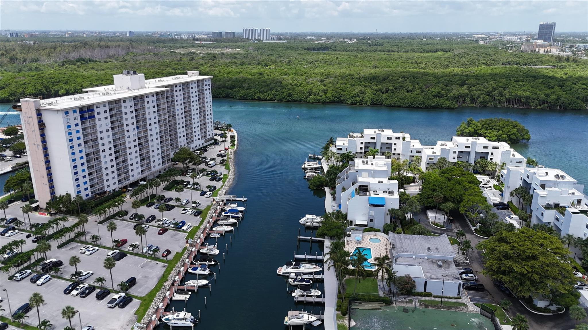 POINCIANA IS YT & RCQ CLUB CONDO - Residential