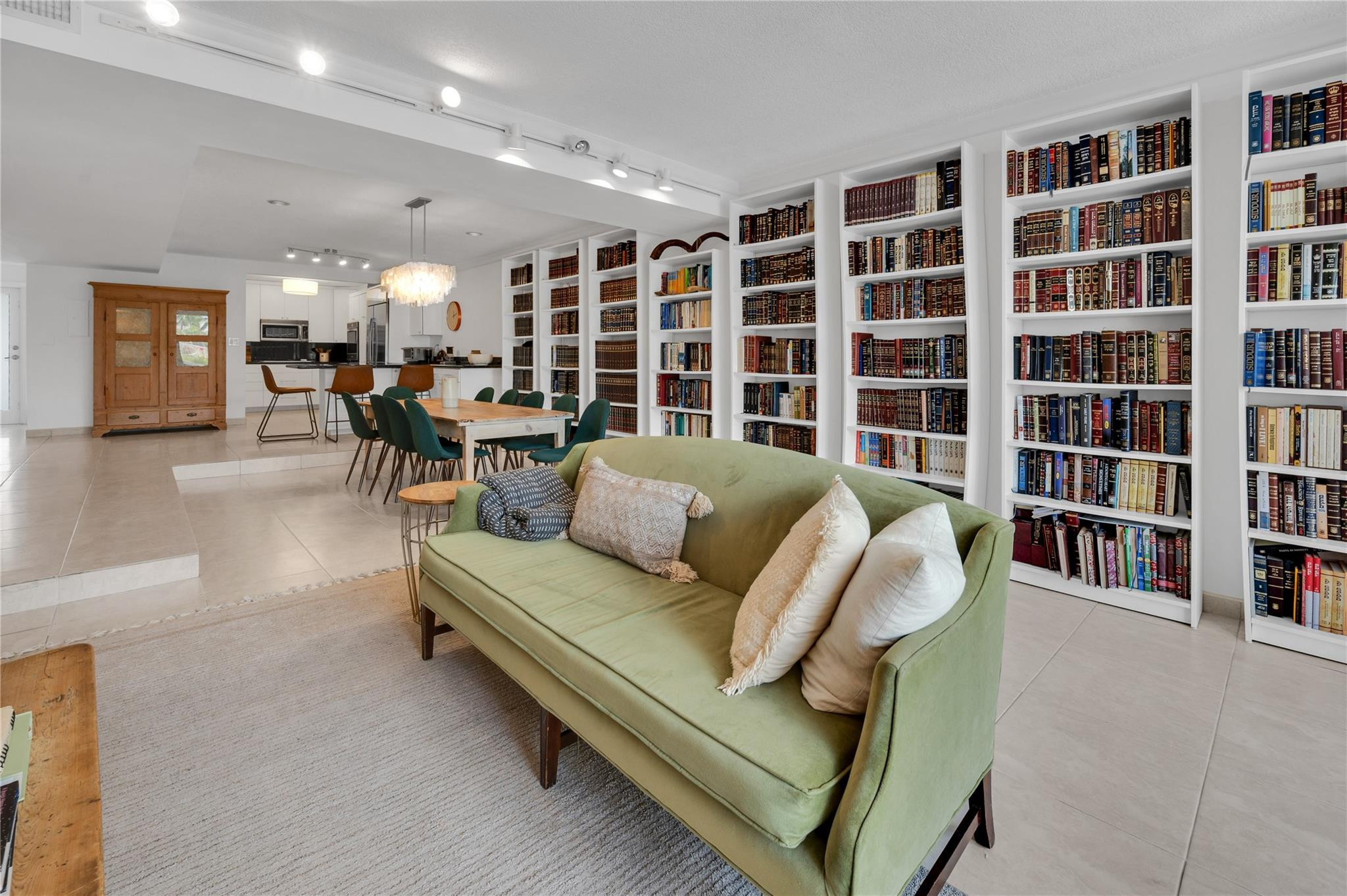 POINCIANA IS YT & RCQ CLUB CONDO - Residential
