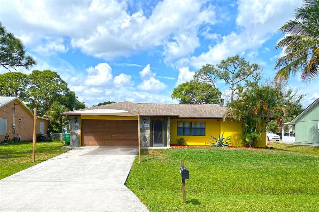 Photo of 6101 Raintree Trail, Fort Pierce, FL 34982 (MLS # R10702751)