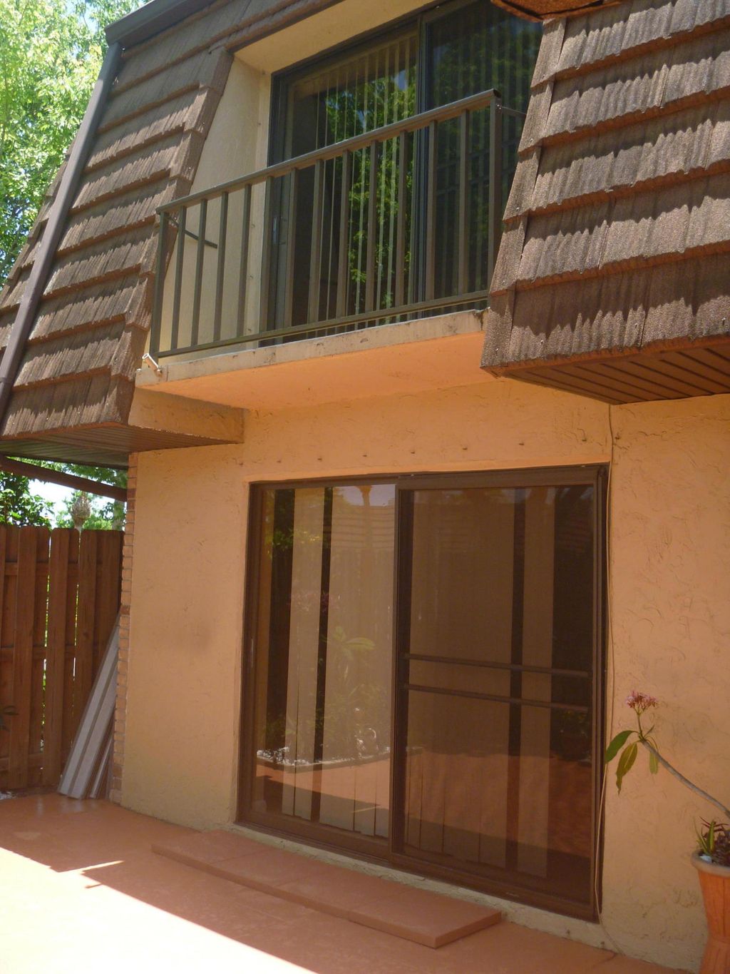 Photo of 1302 Nebraska Avenue #3d, Fort Pierce, FL 34950 (MLS # B26020381)