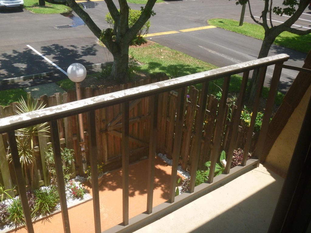 Photo of 1302 Nebraska Avenue #3d, Fort Pierce, FL 34950 (MLS # B26020381)