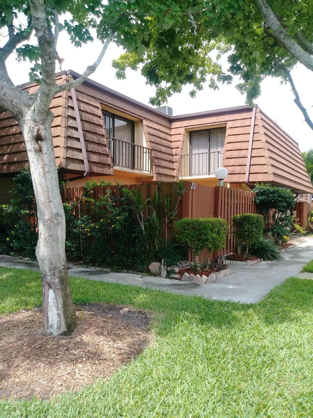 Photo of 1302 Nebraska Avenue #3d, Fort Pierce, FL 34950 (MLS # B26020381)