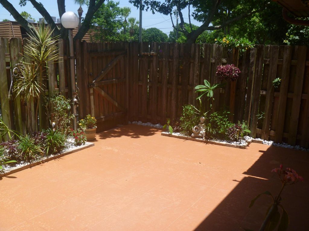 Photo of 1302 Nebraska Avenue #3d, Fort Pierce, FL 34950 (MLS # B26020381)