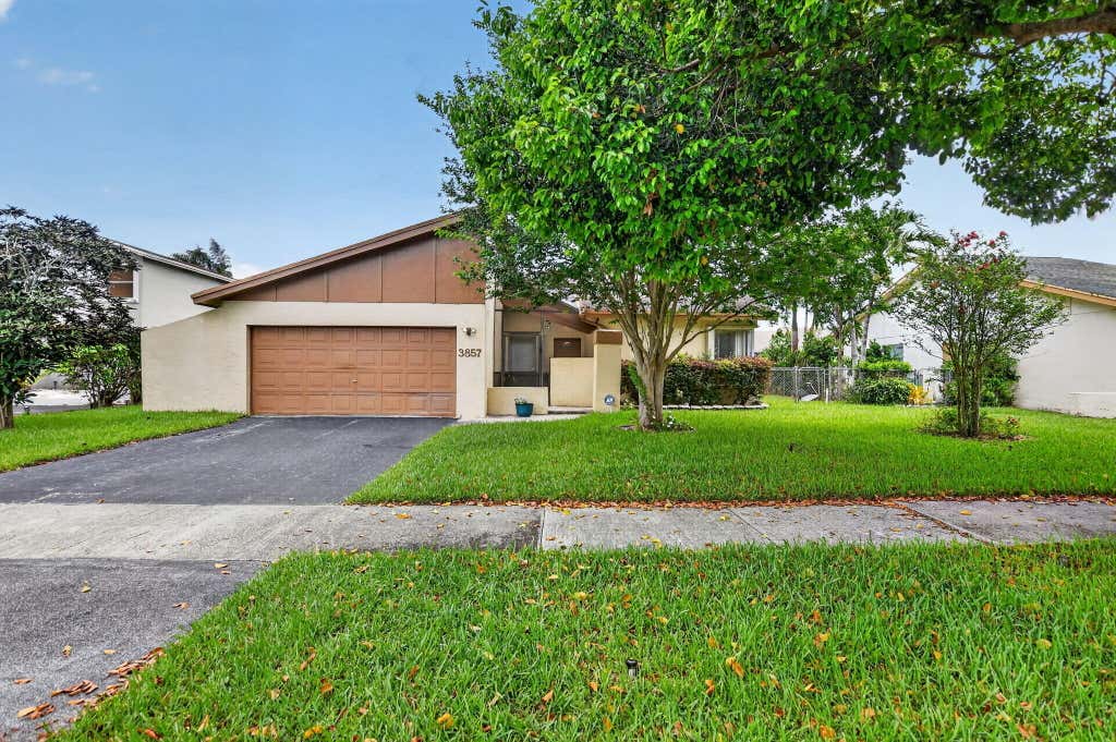 Photo of 3857 NW 1st Place, Deerfield Beach, FL 33442 (MLS # B26041971)