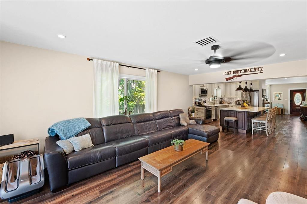 Hollywood 1-21 B - Residential Lease