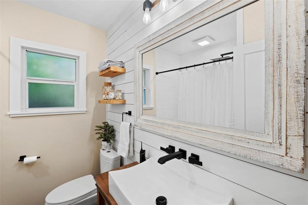 Hollywood 1-21 B - Residential Lease