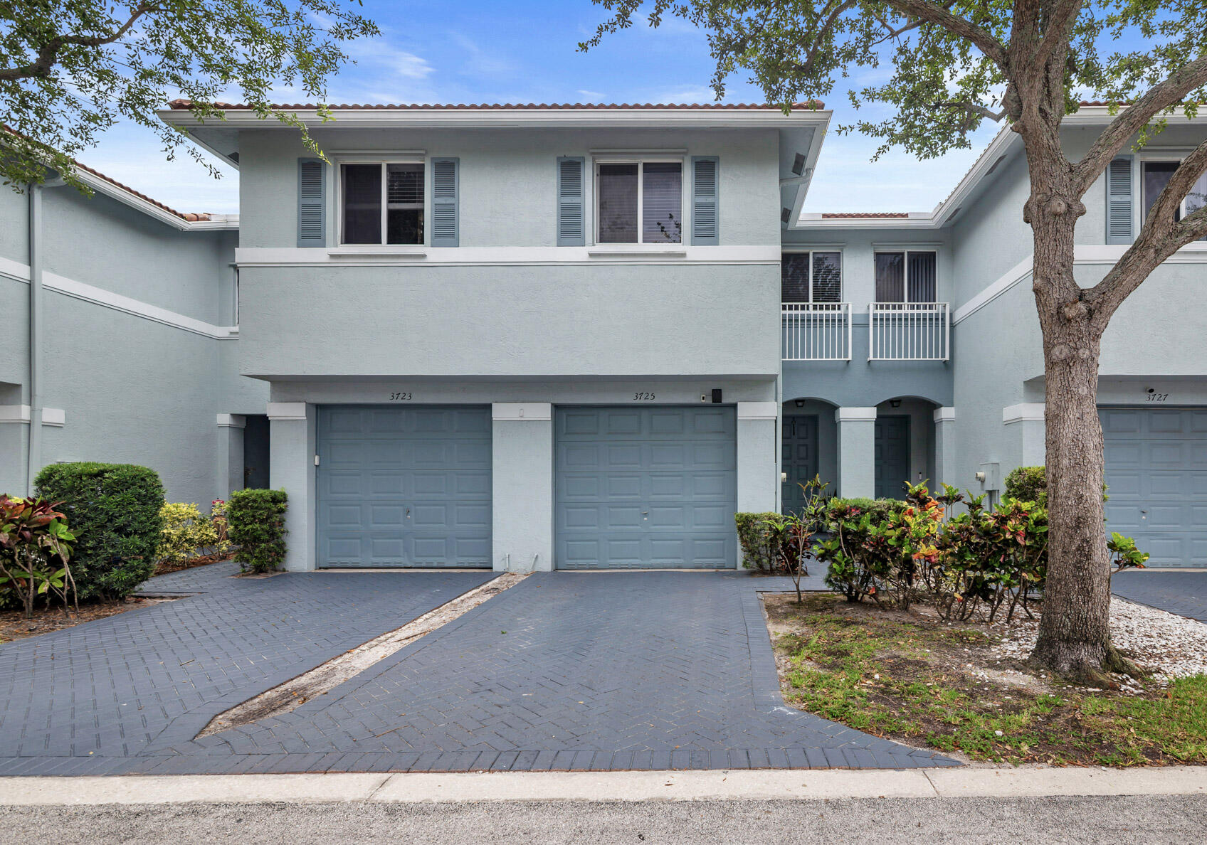 3725 Oleander Terrace