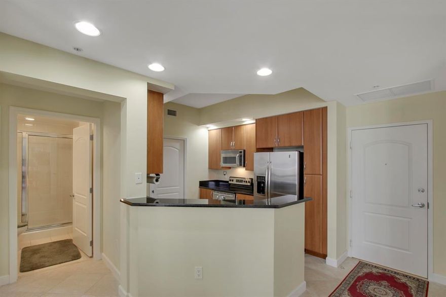 Gorgeous north facing 2/2+ den in the luxurious One City Plaza building. Enjoy city and water views from your balcony. Large kitchen with laundry room. Master bedroom will not disappoint with walk-in closet and on-suite bathroom. Unit comes with TWO parking spots. One City offers premium amenities including complimentary valet, rooftop pool, 24 hour front desk person, gym, clubroom and much more!