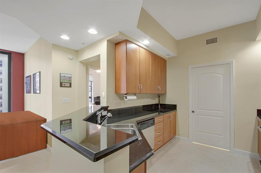 ONE CITY PLAZA CONDO - Residential Lease