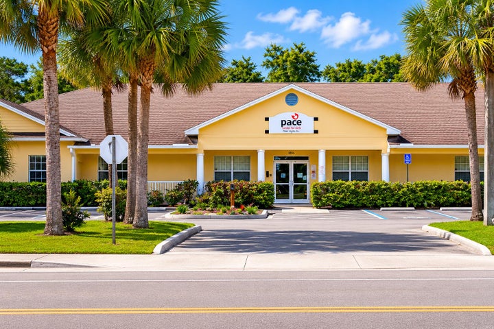 Photo 1 of 17 — 3651 VIRGINIA Avenue, Fort Pierce, FL