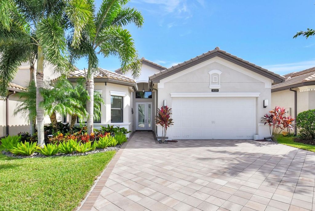Photo of 16328 Cabernet Drive, Delray Beach, FL 33446 (MLS # R11035378)