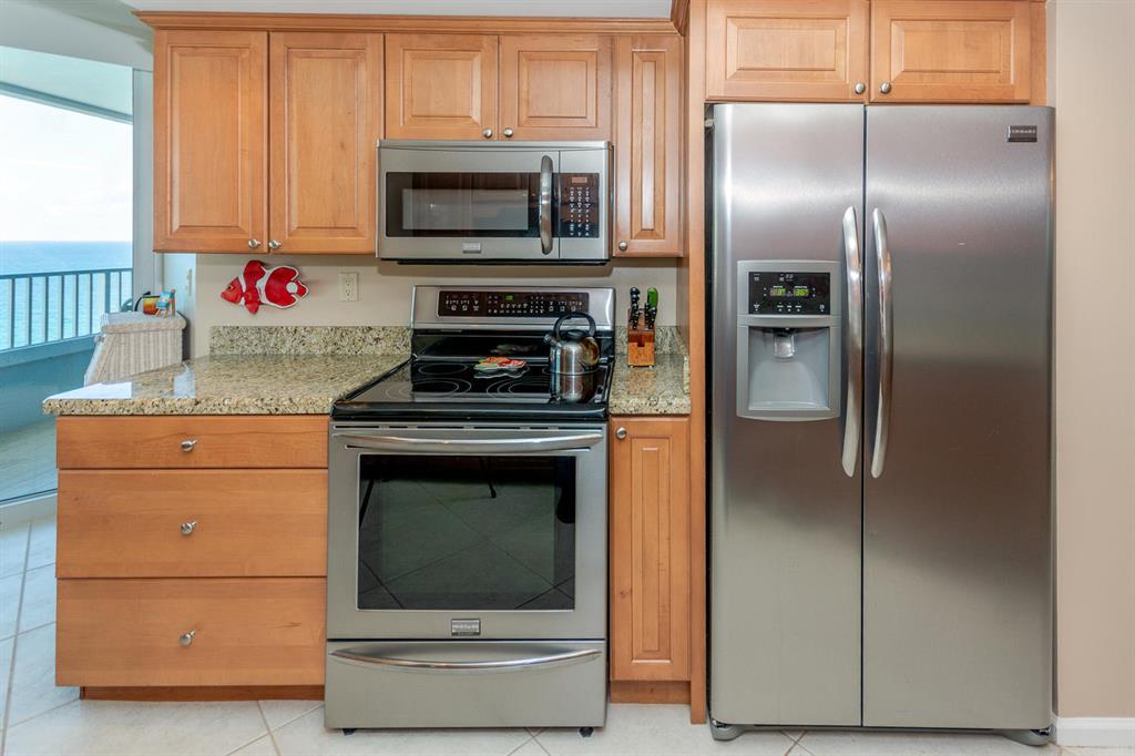 CORNICHE CONDO - Residential