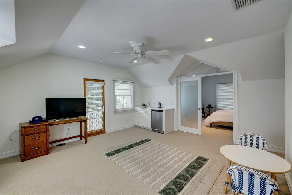 RIVERSIDE ON THE LOXAHATC - Residential