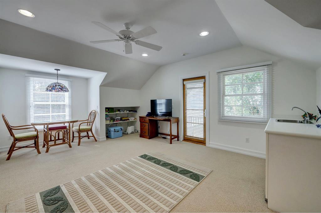 RIVERSIDE ON THE LOXAHATC - Residential