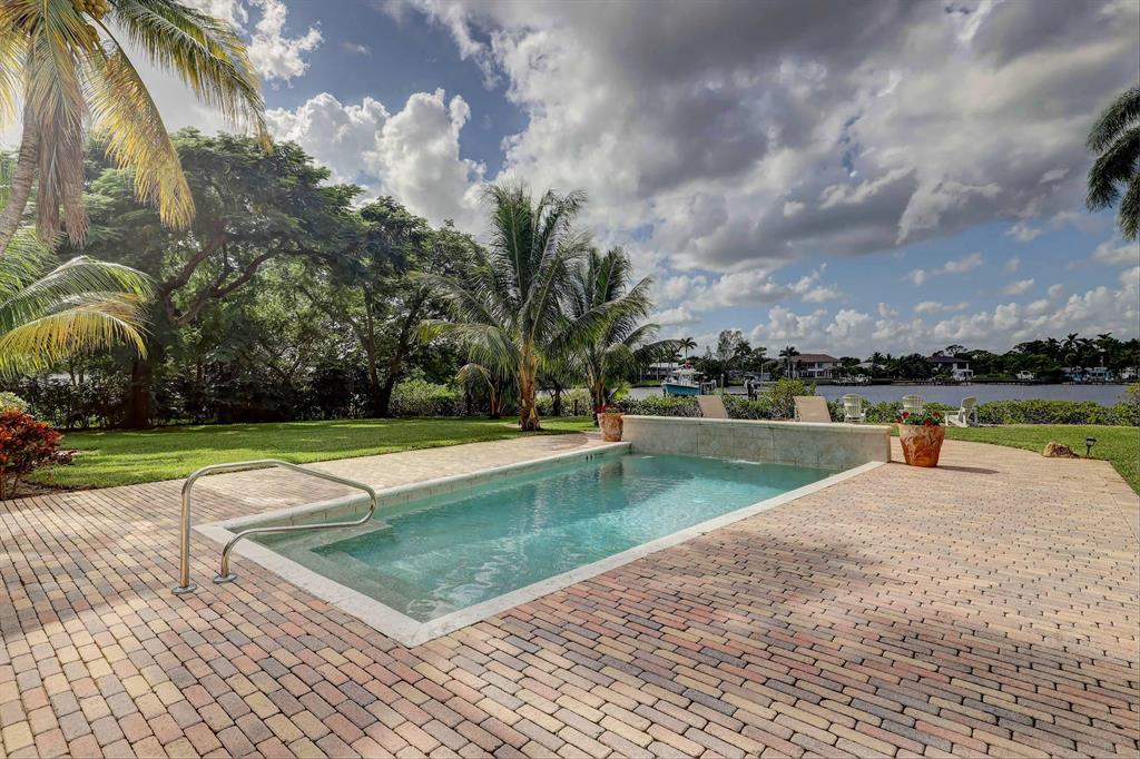 RIVERSIDE ON THE LOXAHATC - Residential