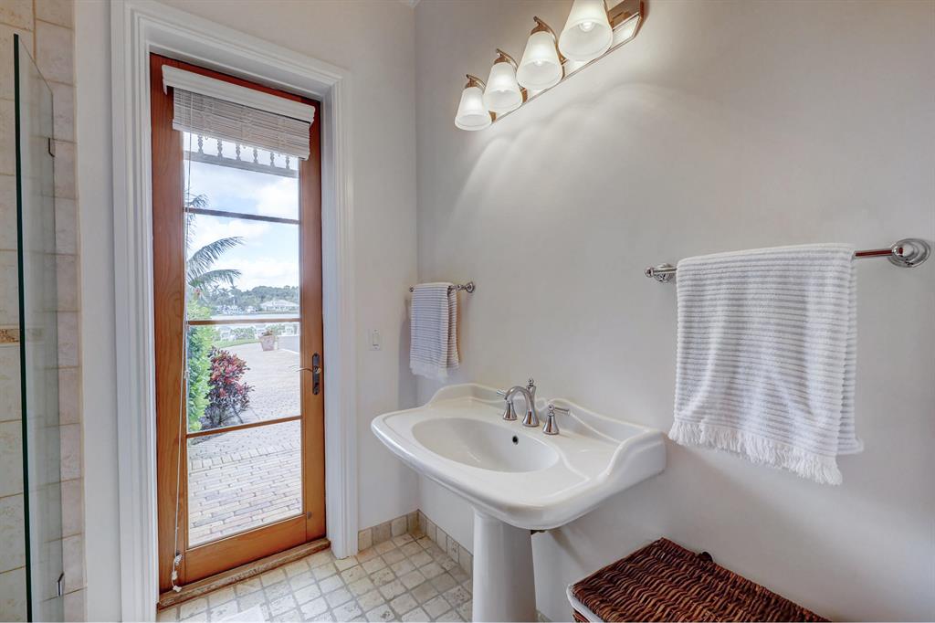 RIVERSIDE ON THE LOXAHATC - Residential