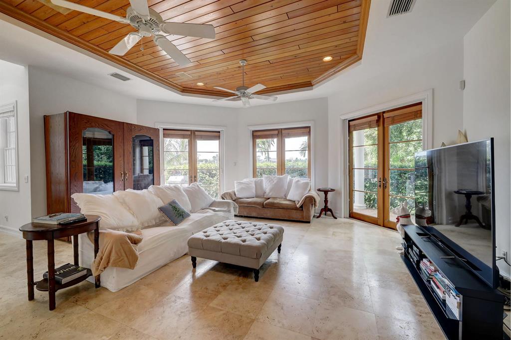 RIVERSIDE ON THE LOXAHATC - Residential