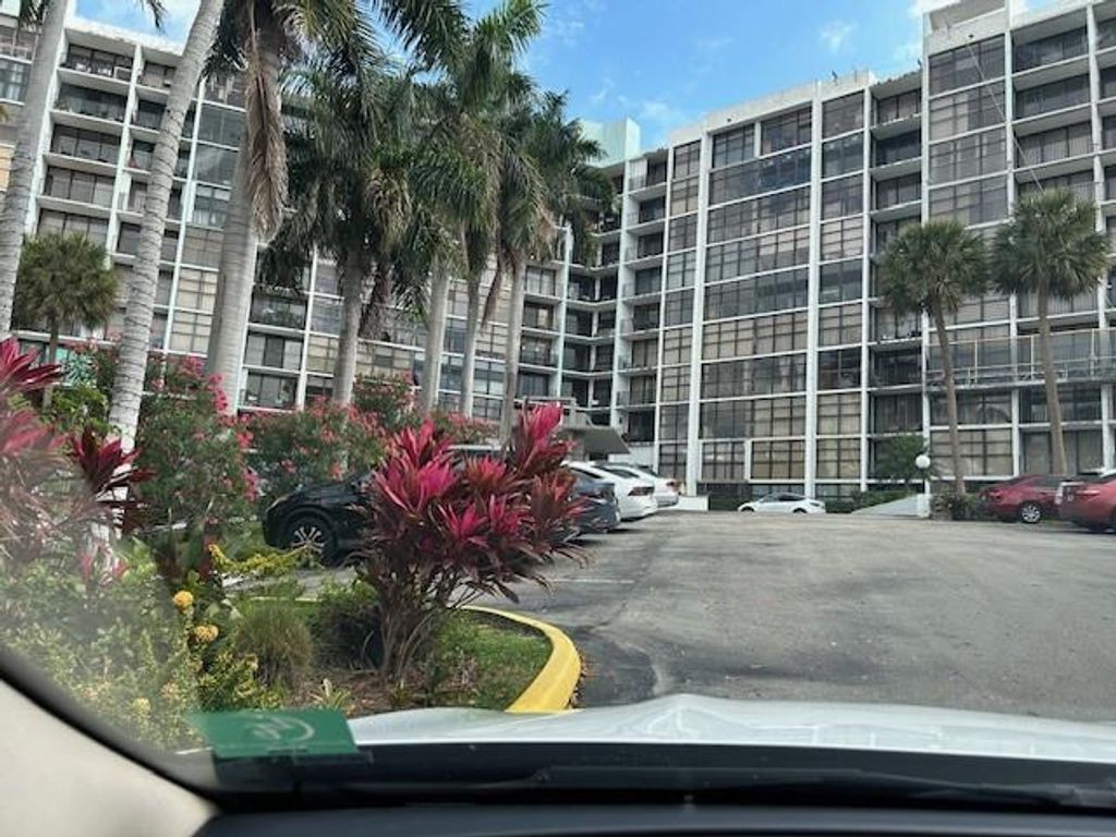 listing image 0