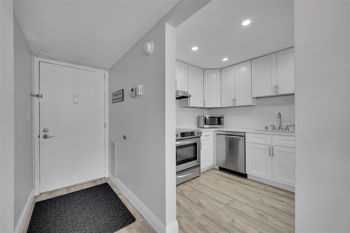 Silver Thatch - Residential